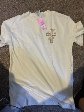 Simply Southern Cream Tee with Floral Cross Chest Graphic